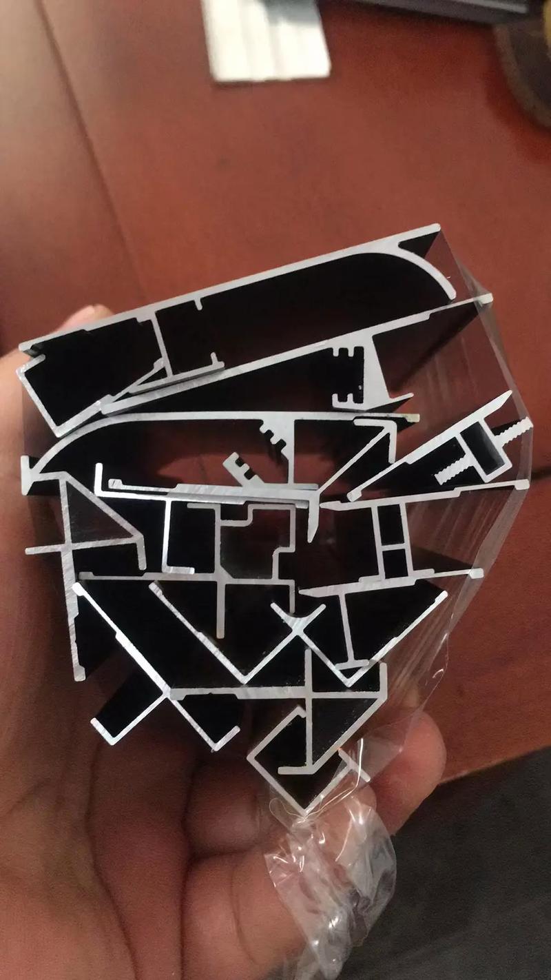 五金配件护墙板系列产品 高品质零售，满足多样化需求